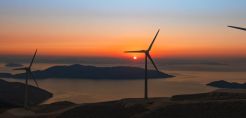 Χωρίς σημαντικές αλλαγές προχωρά το Χωροταξικό των ΑΠΕ - Αμετακίνητο το ΥΠΕΝ στον "κόφτη" των 1.200 μέτρων - Ποιες βασικές επιμέρους αλλαγές είναι υπό εξέταση